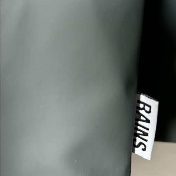 NWT Rains Curve W Rain Jacket in Slate Size Large - Picture 9 of 15